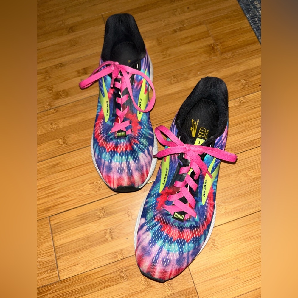 Colorful fun brooks!